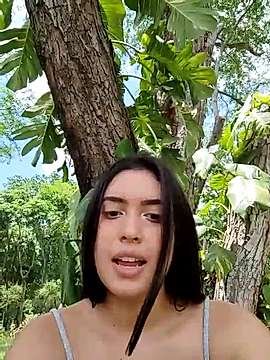 BeautifulSkinny naked stripping on cam for live sex video chat