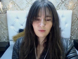 Bonnie-Mazza nude on cam – live sex chat