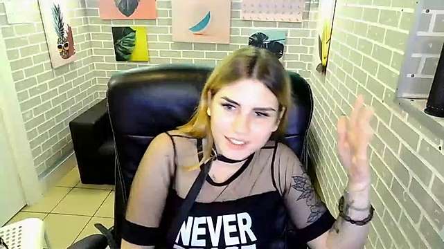 Brooooke naked stripping on cam for live sex video chat