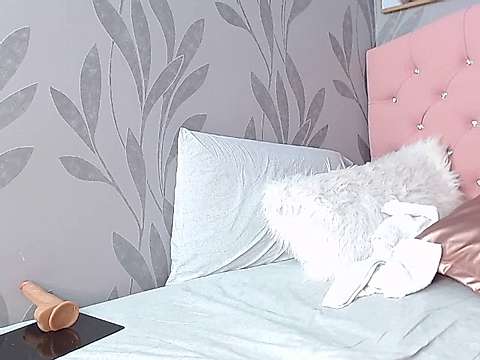 Cameeron_sweet naked stripping on cam for live sex video chat