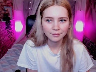 CarlyMoone nude on cam – live sex chat