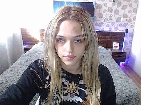 _Cassandra_Fox_ naked stripping on cam for live sex video chat