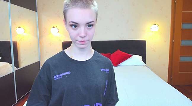 CassandraMills naked stripping on cam for live sex video chat