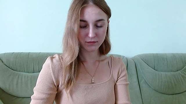 Chelsey_Dream naked stripping on cam for live sex video chat