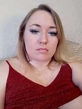 CreamyRisty naked stripping on cam for live sex video chat