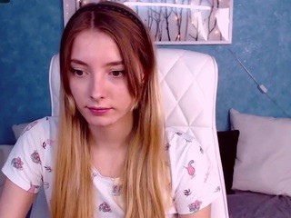 CuteScarlett nude on cam – live sex chat