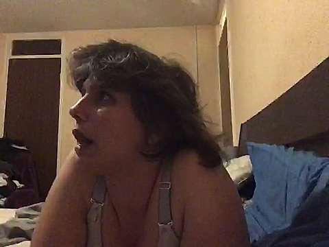 hunnibunni30 naked stripping on cam for live sex video chat