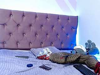 justin_emily_69 naked stripping on cam for live sex video chat