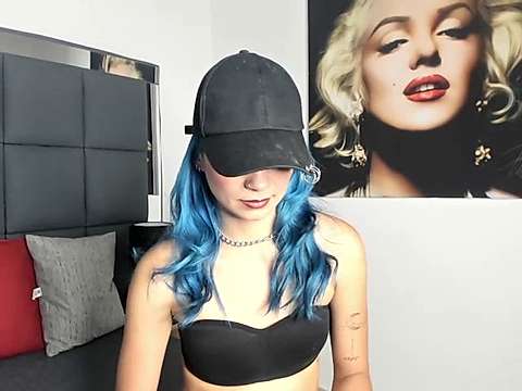 Krystal_30 naked stripping on cam for live sex video chat