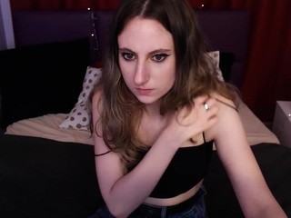 Licilia Fox nude on cam – live sex chat