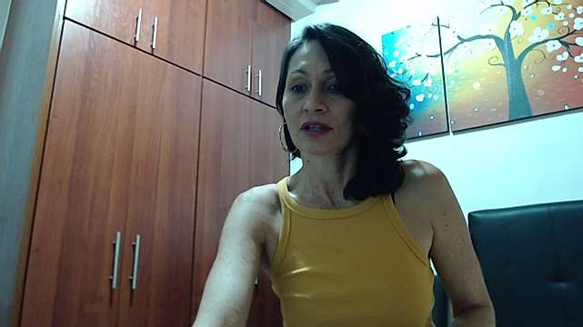 Linda_Sensual naked stripping on cam for live sex video chat