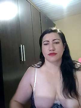 LuannaKelly naked stripping on cam for live sex video chat