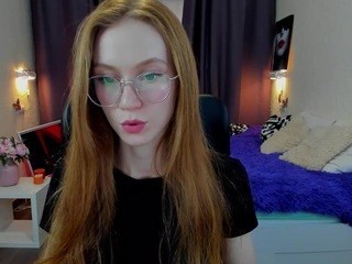 Lucy-Mollis nude on cam – live sex chat