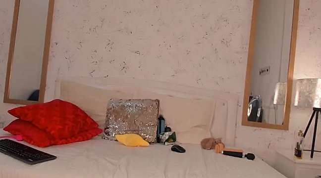 Lucy_Rose_1 naked stripping on cam for live sex video chat