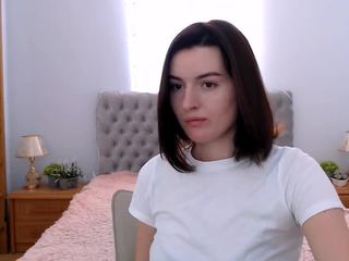 Milana nude on cam – live sex chat