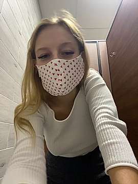 -mini_di- naked stripping on cam for live sex video chat