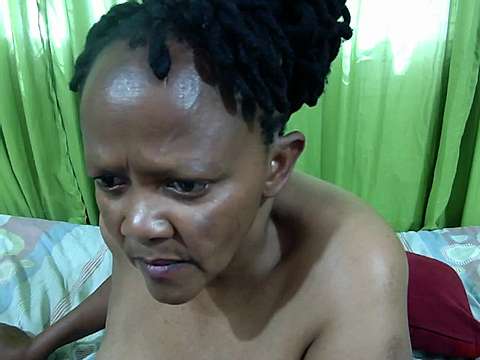 Minnie_Slut naked stripping on cam for live sex video chat