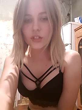 Mira_Golden_ naked stripping on cam for live sex video chat
