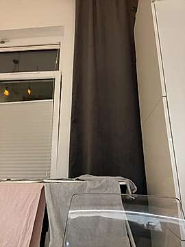 _PrettyPoison_ naked stripping on cam for live sex video chat