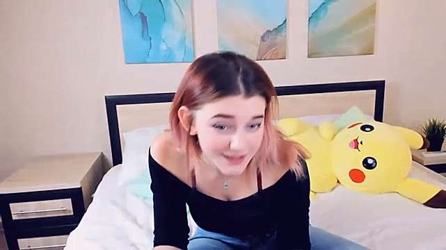 RegiinaCobb naked stripping on cam for live sex video chat