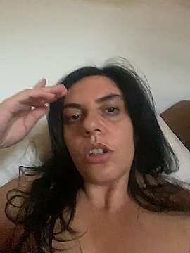 saradolcesara naked stripping on cam for live sex video chat