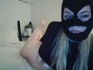 Scandalbeautie naked stripping on cam for live sex video chat