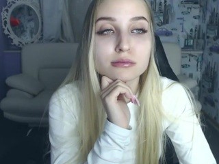 SinAmor nude on cam – live sex chat