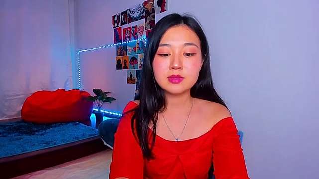 Sinceeere naked stripping on cam for live sex video chat