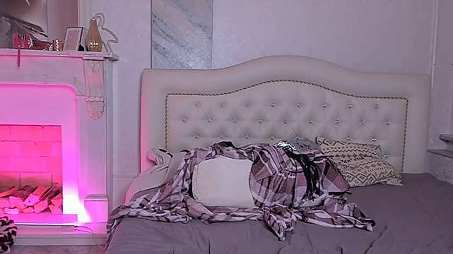 sn0wwhitee_ naked stripping on cam for live sex video chat