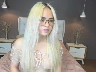 Sweet-gigi nude on cam – live sex chat