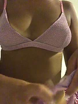 SweetySweetMelissa naked stripping on cam for live sex video chat