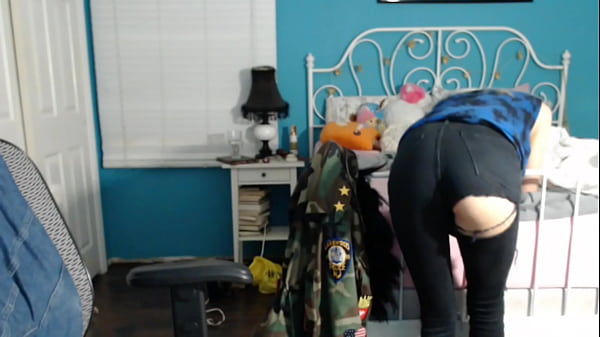 Twitch Sexy Jean Ass!