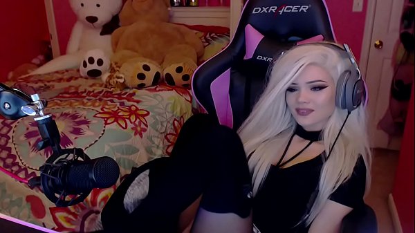Twitch teen thick legs gamer