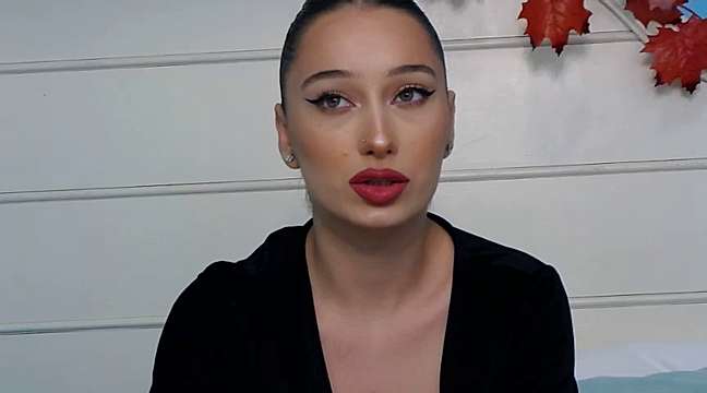 VanessaFlurry naked stripping on cam for live sex video chat