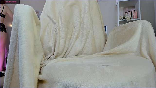 Wendy_Moonlight naked stripping on cam for live sex video chat