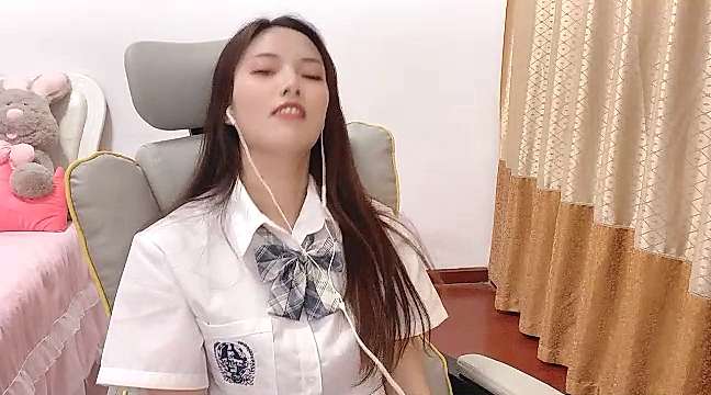 XiaoXue– naked stripping on cam for live sex video chat