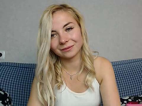 XxLolly_MollYxX naked stripping on cam for live sex video chat