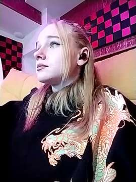 AmyRaySun naked stripping on cam for live sex video chat