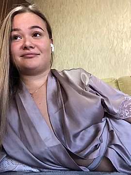 Bebee_Caramele naked stripping on cam for live sex video chat