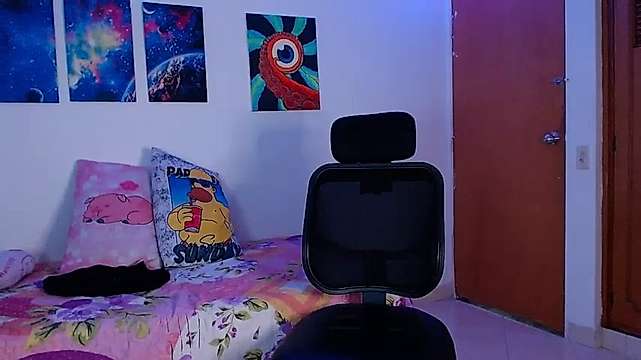 charlee_logan420 naked stripping on cam for live sex video chat