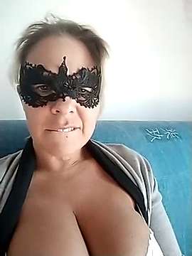 coppietta-scoppietta naked stripping on cam for live sex video chat