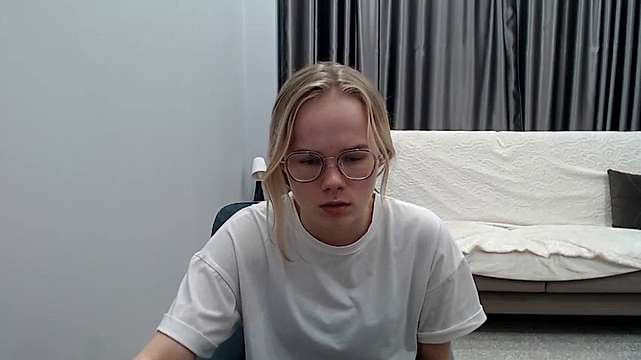 Dona_miss naked stripping on cam for live sex video chat