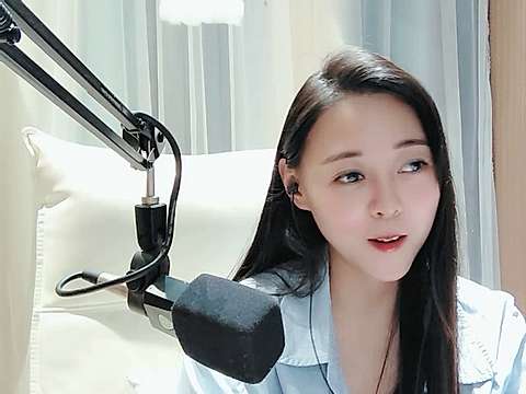 HalleyRose naked stripping on cam for live sex video chat