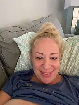Jbowe123 naked stripping on cam for live sex video chat