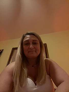 Lara77773 naked stripping on cam for live sex video chat