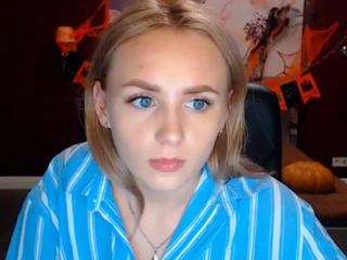 LilyHills nude on cam – live sex chat