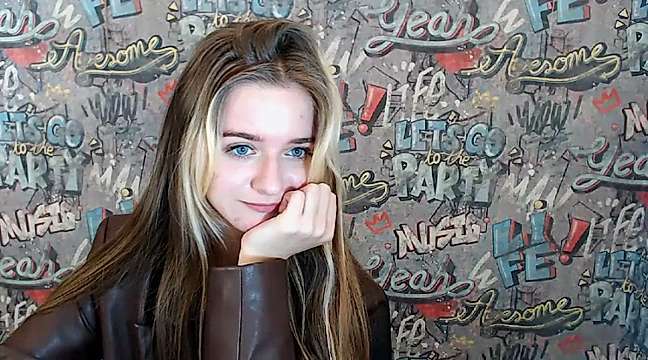 LittleSue_ naked stripping on cam for live sex video chat
