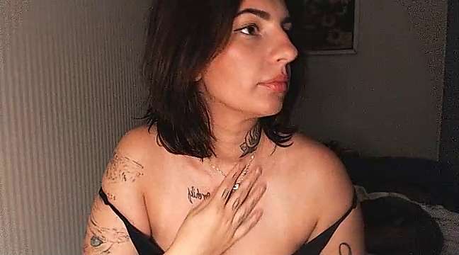 LoveHapinessRock naked stripping on cam for live sex video chat