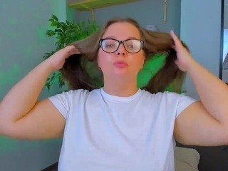 LucyxWells nude on cam – live sex chat