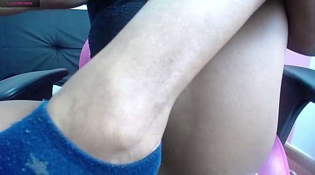 melany_hot_69 naked stripping on cam for live sex video chat